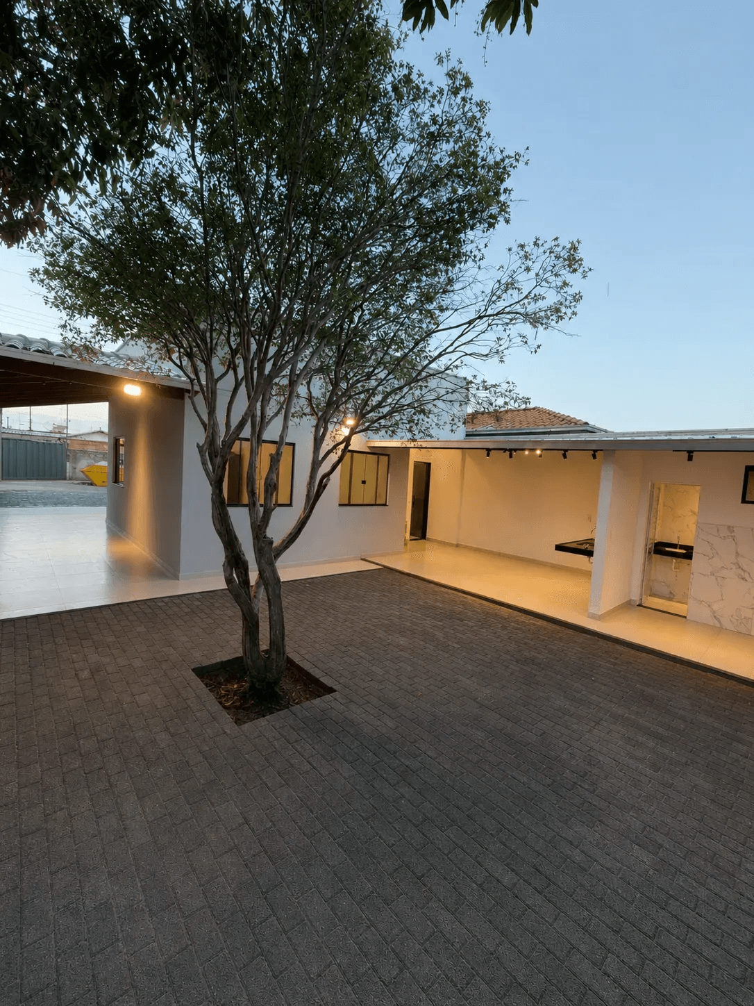 Elegância, luz natural e praticidade em endereço privilegiado